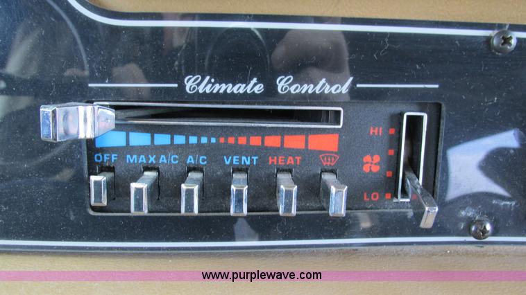 image for item I3073 1984 Chevrolet P30 Winnebago Elandan