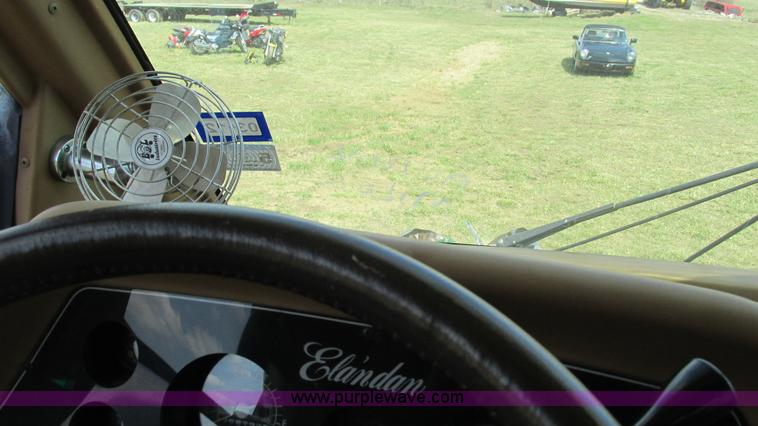 image for item I3073 1984 Chevrolet P30 Winnebago Elandan