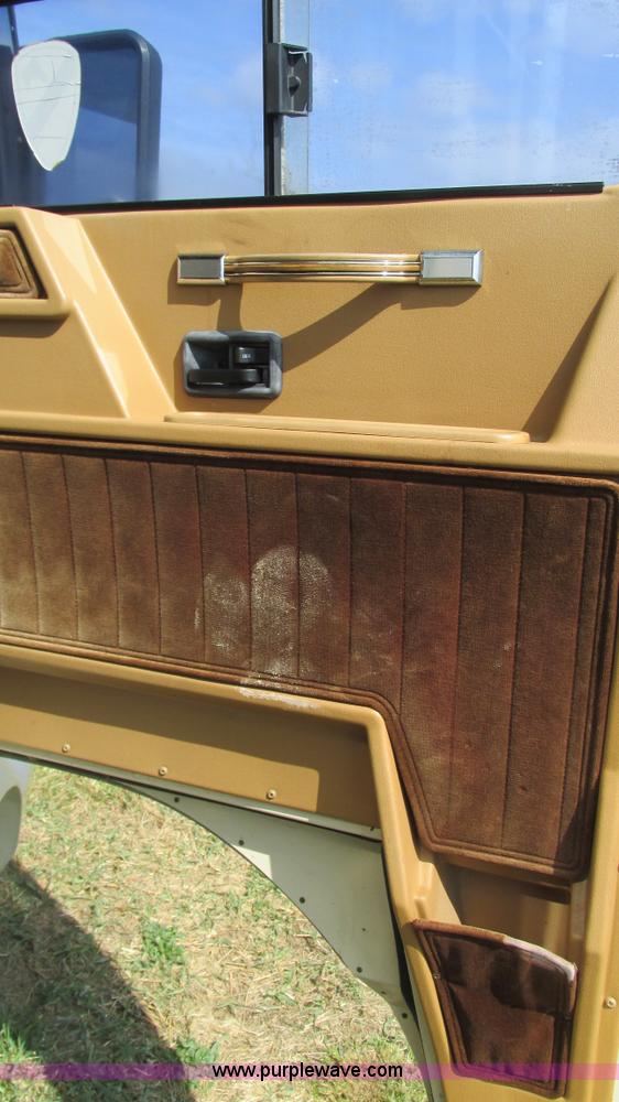 image for item I3073 1984 Chevrolet P30 Winnebago Elandan