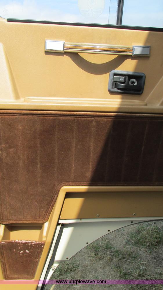 image for item I3073 1984 Chevrolet P30 Winnebago Elandan