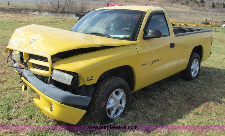image for item I3077 1999 Dodge Dakota Sport pickup truck