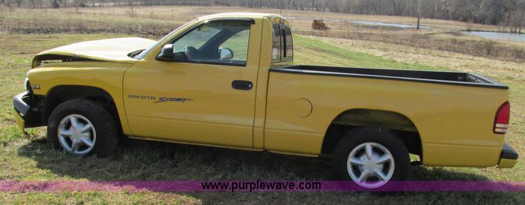 image for item I3077 1999 Dodge Dakota Sport pickup truck