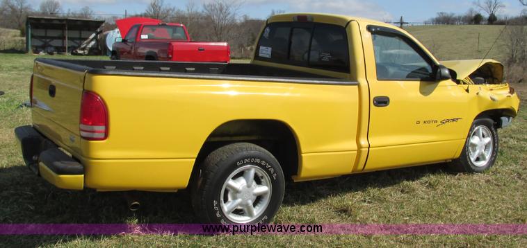 image for item I3077 1999 Dodge Dakota Sport pickup truck