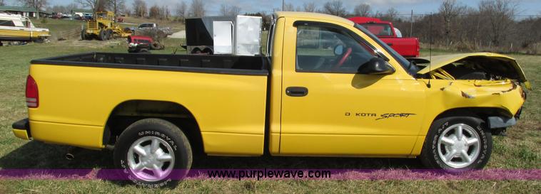 image for item I3077 1999 Dodge Dakota Sport pickup truck