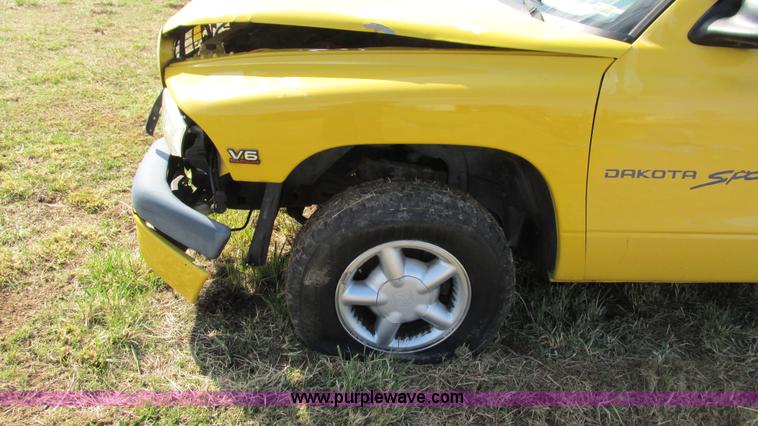 image for item I3077 1999 Dodge Dakota Sport pickup truck