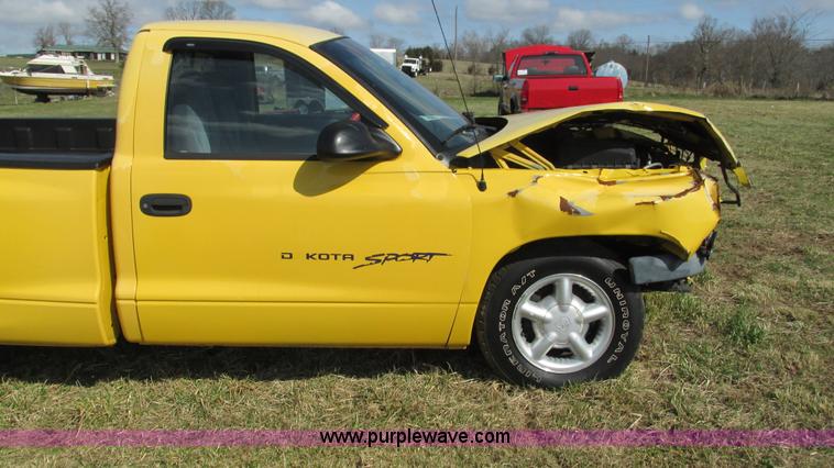 image for item I3077 1999 Dodge Dakota Sport pickup truck