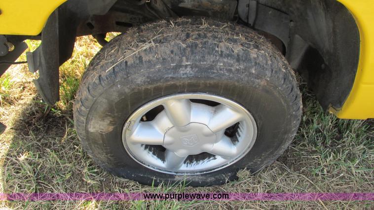 image for item I3077 1999 Dodge Dakota Sport pickup truck