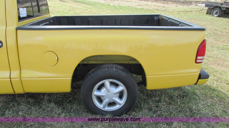 image for item I3077 1999 Dodge Dakota Sport pickup truck