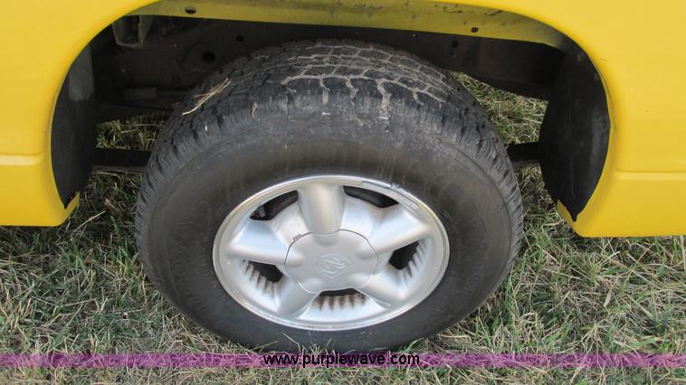 image for item I3077 1999 Dodge Dakota Sport pickup truck