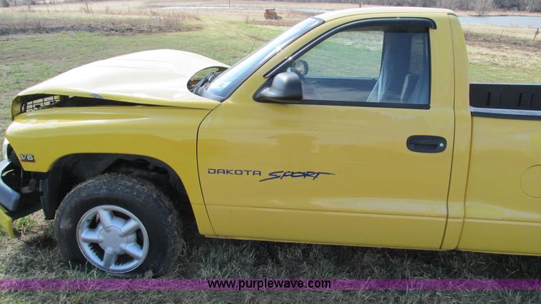 image for item I3077 1999 Dodge Dakota Sport pickup truck