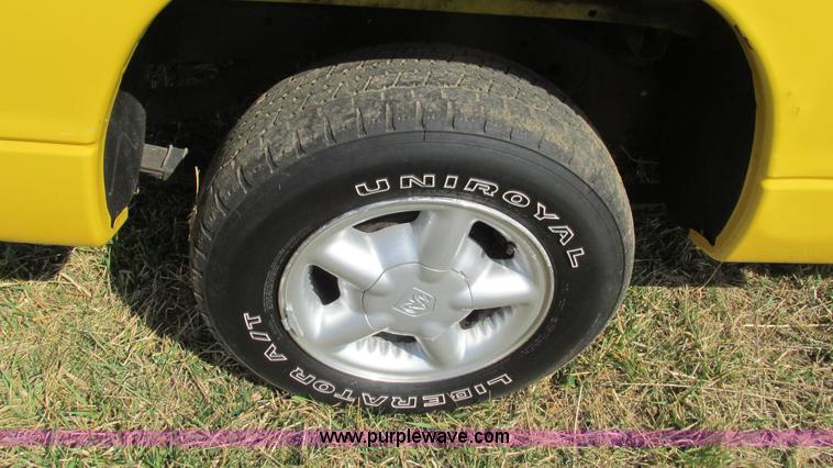 image for item I3077 1999 Dodge Dakota Sport pickup truck