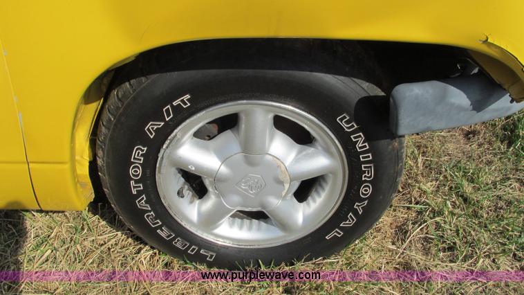 image for item I3077 1999 Dodge Dakota Sport pickup truck