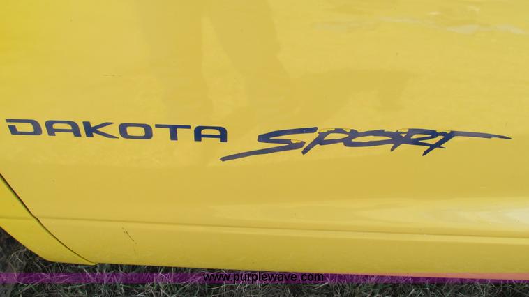 image for item I3077 1999 Dodge Dakota Sport pickup truck