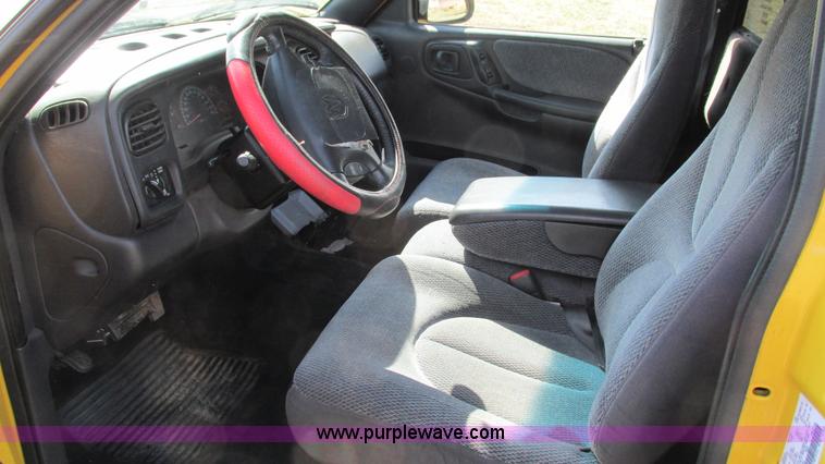 image for item I3077 1999 Dodge Dakota Sport pickup truck