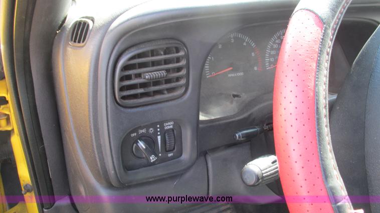 image for item I3077 1999 Dodge Dakota Sport pickup truck