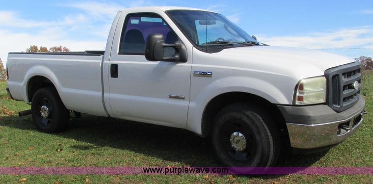 image for item I3199 2006 Ford F250 Super Duty pickup truck