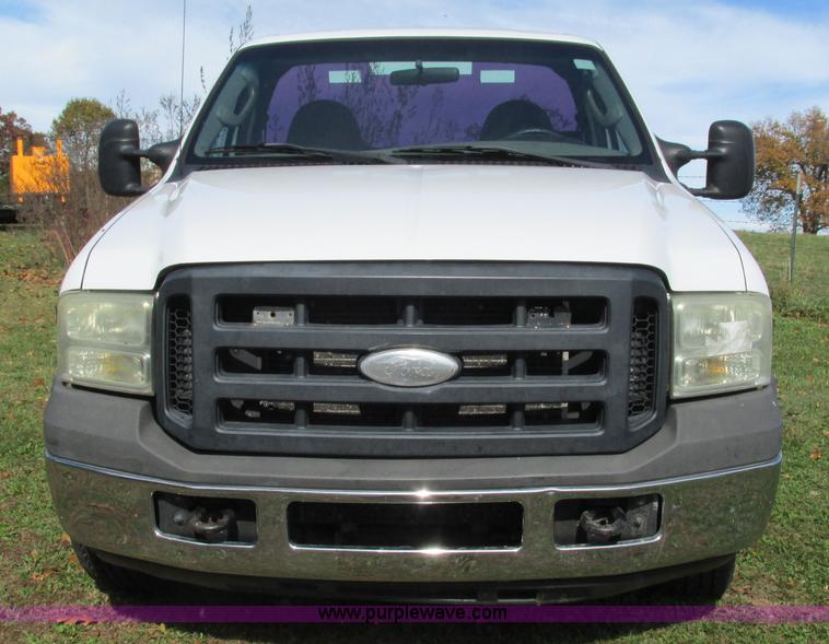 image for item I3199 2006 Ford F250 Super Duty pickup truck