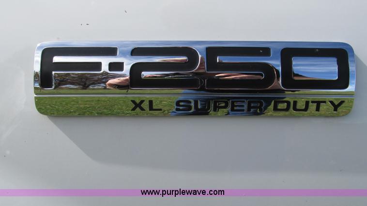 image for item I3199 2006 Ford F250 Super Duty pickup truck