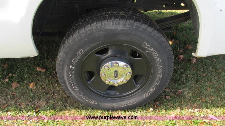 image for item I3199 2006 Ford F250 Super Duty pickup truck