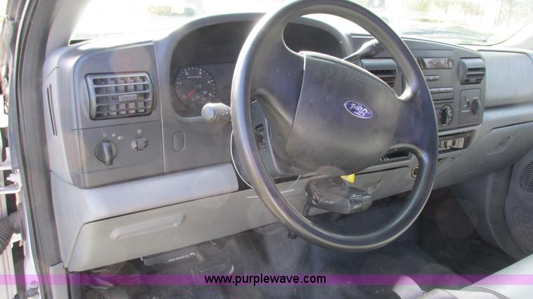 image for item I3199 2006 Ford F250 Super Duty pickup truck