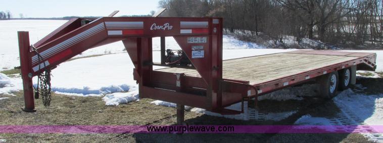 image for item I3767 2009 Cornelius Manufacturing Corn Pro gooseneck equipment trailer