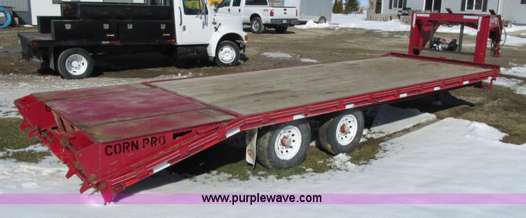 image for item I3767 2009 Cornelius Manufacturing Corn Pro gooseneck equipment trailer