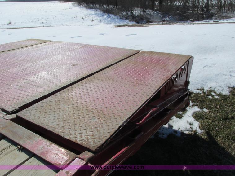 image for item I3767 2009 Cornelius Manufacturing Corn Pro gooseneck equipment trailer