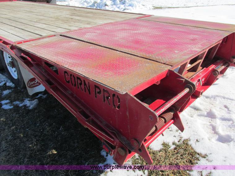 image for item I3767 2009 Cornelius Manufacturing Corn Pro gooseneck equipment trailer