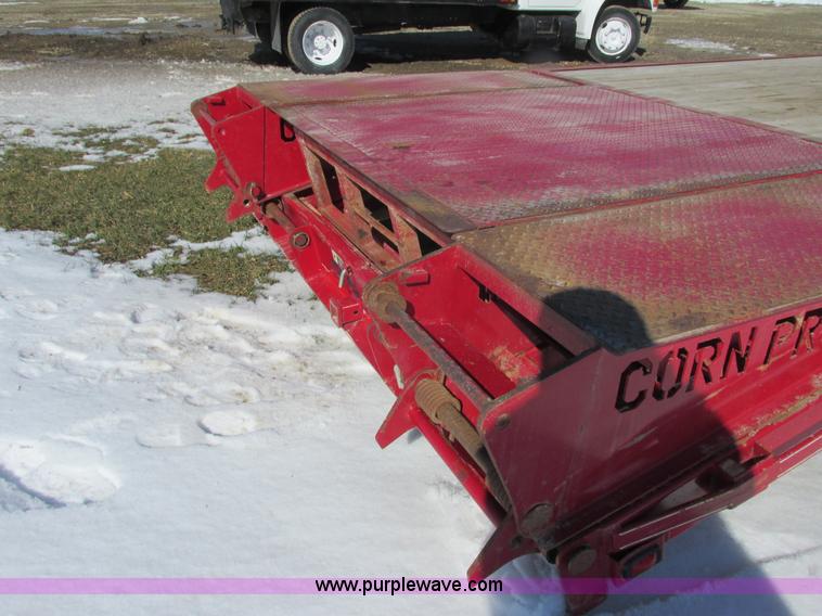 image for item I3767 2009 Cornelius Manufacturing Corn Pro gooseneck equipment trailer