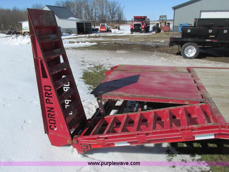 image for item I3767 2009 Cornelius Manufacturing Corn Pro gooseneck equipment trailer