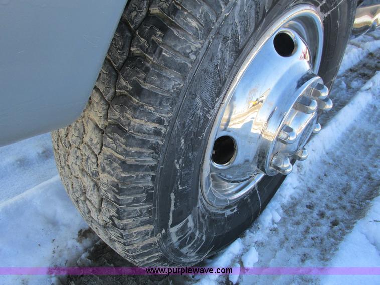 image for item I3768 1997 Ford F350 XL flatbed pickup truck