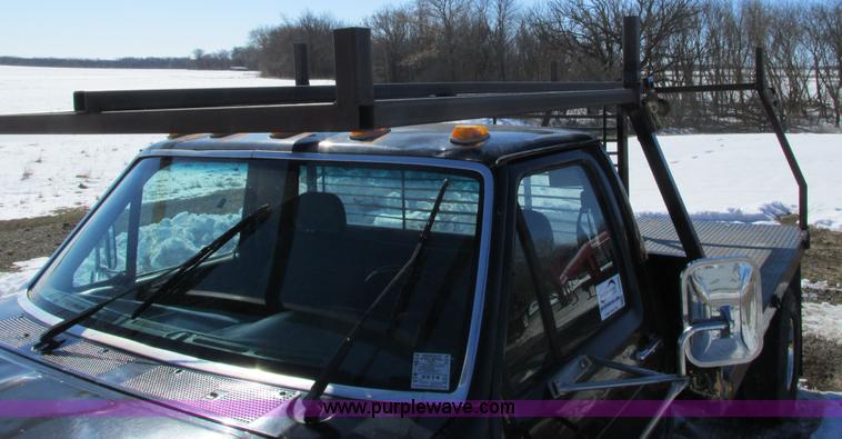 image for item I3768 1997 Ford F350 XL flatbed pickup truck