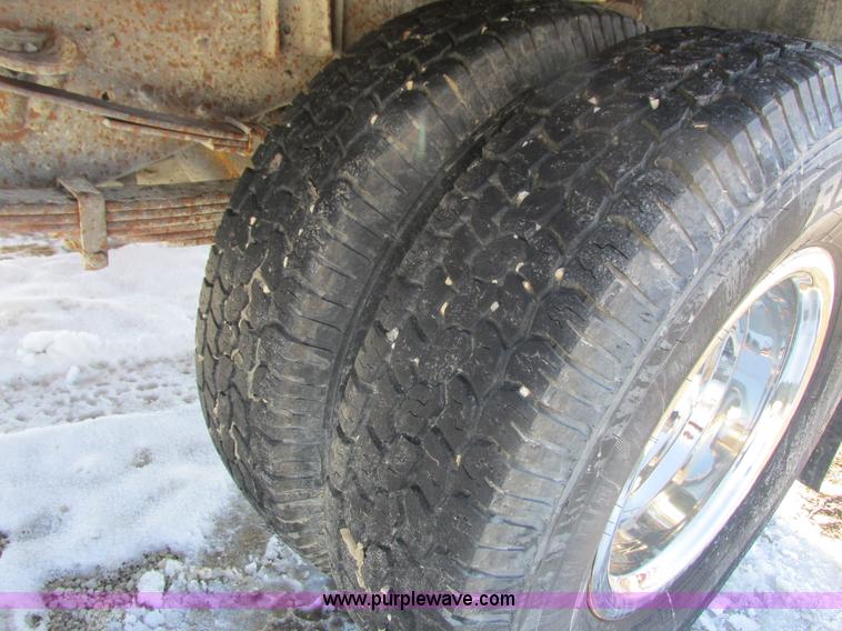 image for item I3768 1997 Ford F350 XL flatbed pickup truck