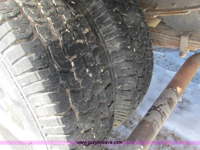 image for item I3768 1997 Ford F350 XL flatbed pickup truck