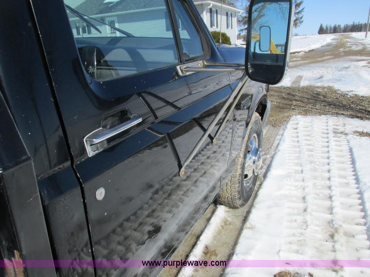 image for item I3768 1997 Ford F350 XL flatbed pickup truck