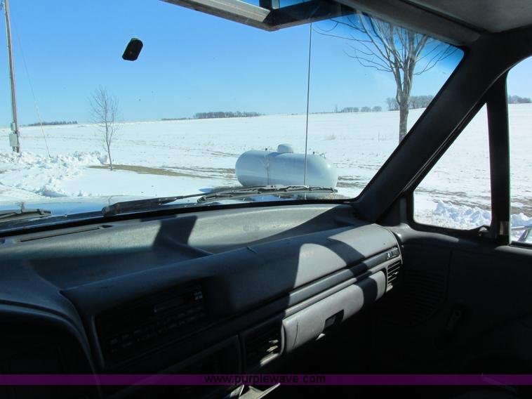 image for item I3768 1997 Ford F350 XL flatbed pickup truck