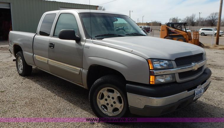 image for item I5012 2004 Chevrolet Silverado 1500 Ext. Cab pickup truck