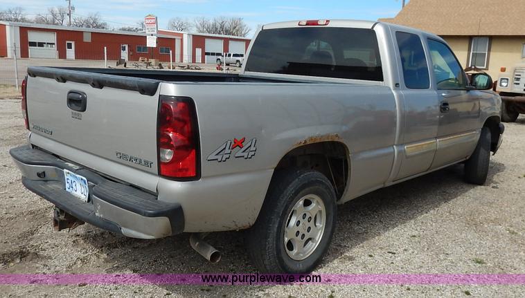 image for item I5012 2004 Chevrolet Silverado 1500 Ext. Cab pickup truck