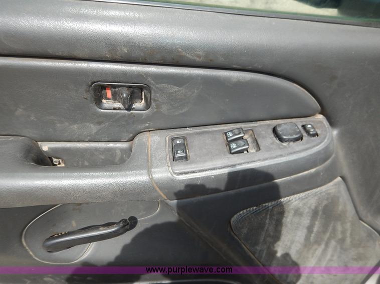 image for item I5012 2004 Chevrolet Silverado 1500 Ext. Cab pickup truck