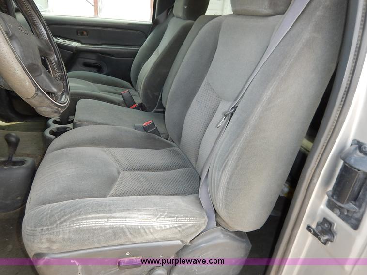 image for item I5012 2004 Chevrolet Silverado 1500 Ext. Cab pickup truck