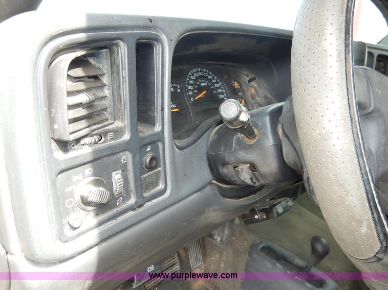 image for item I5012 2004 Chevrolet Silverado 1500 Ext. Cab pickup truck