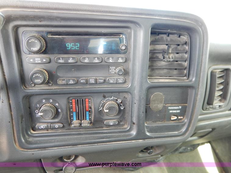 image for item I5012 2004 Chevrolet Silverado 1500 Ext. Cab pickup truck