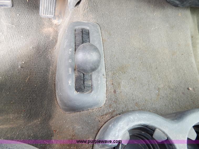 image for item I5012 2004 Chevrolet Silverado 1500 Ext. Cab pickup truck