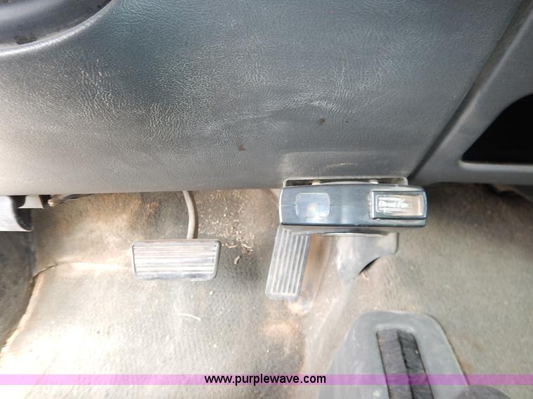 image for item I5012 2004 Chevrolet Silverado 1500 Ext. Cab pickup truck