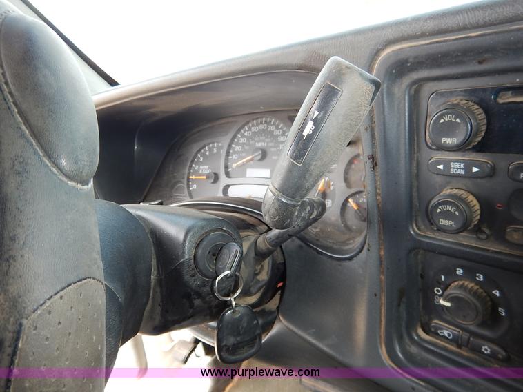 image for item I5012 2004 Chevrolet Silverado 1500 Ext. Cab pickup truck