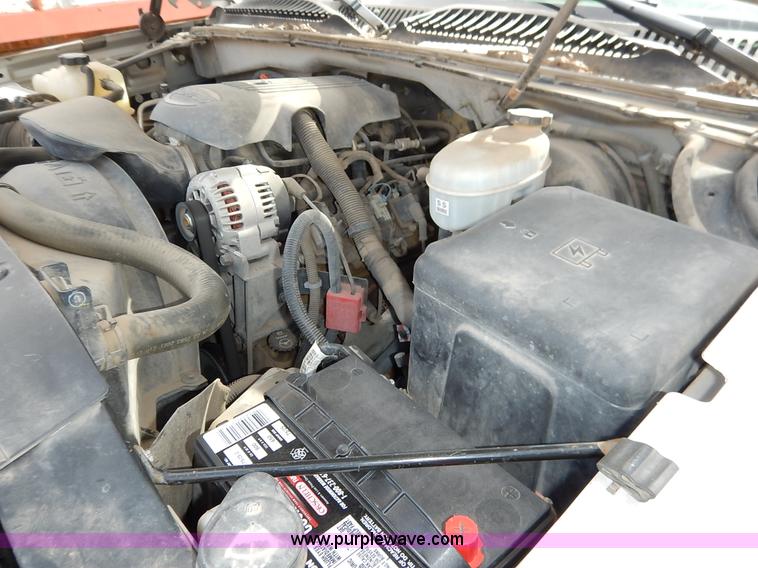 image for item I5012 2004 Chevrolet Silverado 1500 Ext. Cab pickup truck