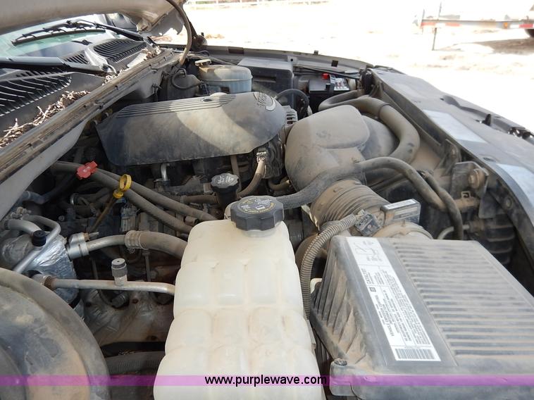 image for item I5012 2004 Chevrolet Silverado 1500 Ext. Cab pickup truck