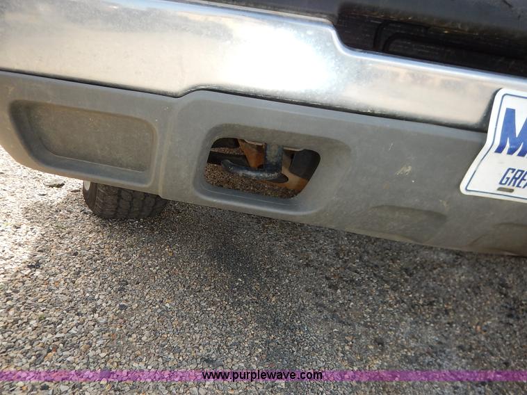 image for item I5012 2004 Chevrolet Silverado 1500 Ext. Cab pickup truck