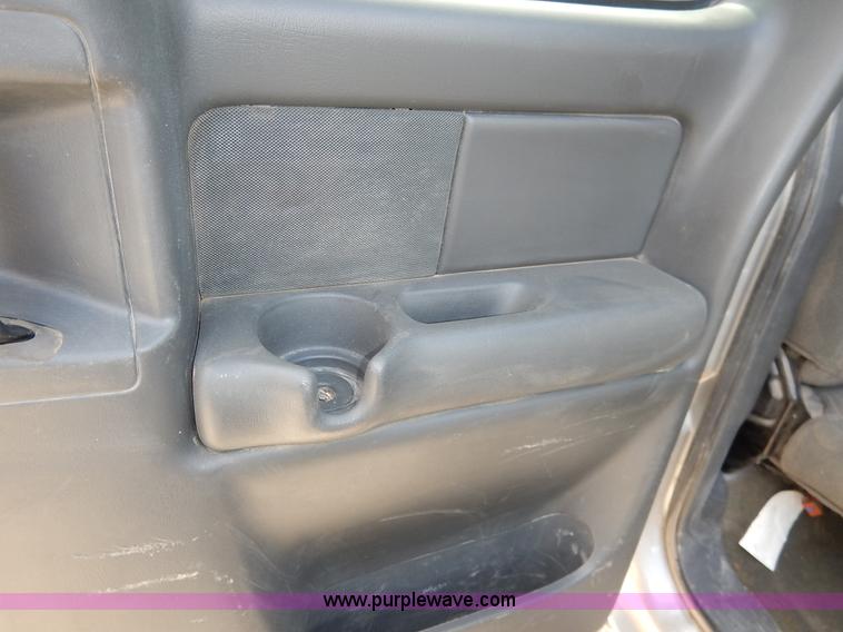 image for item I5012 2004 Chevrolet Silverado 1500 Ext. Cab pickup truck