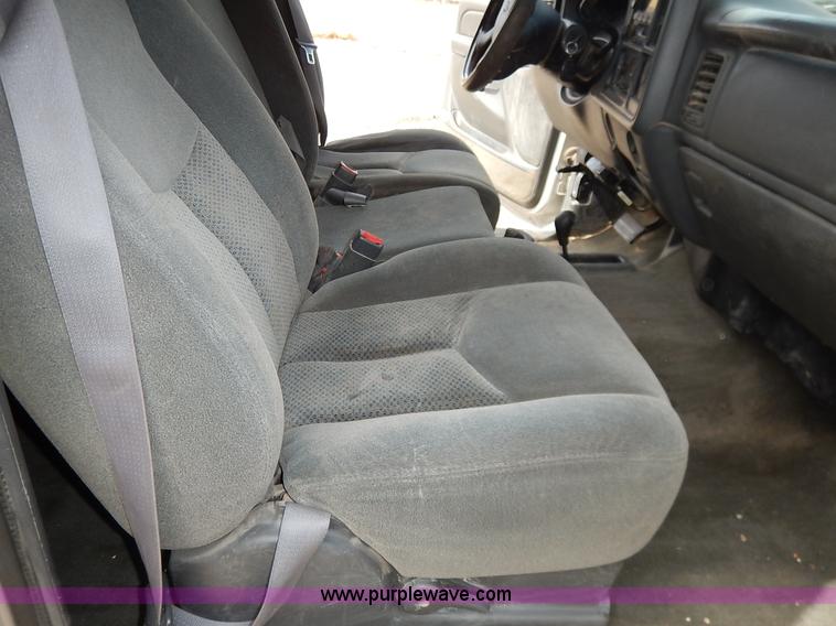 image for item I5012 2004 Chevrolet Silverado 1500 Ext. Cab pickup truck